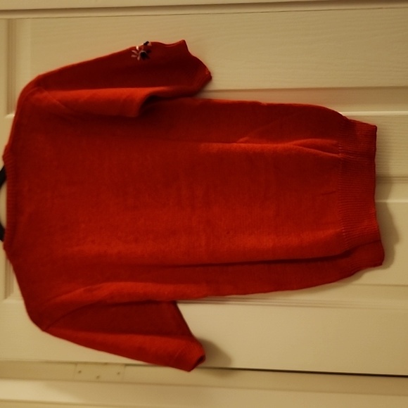 Embroidered red top - Picture 2 of 4